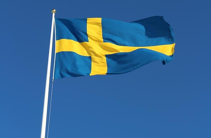 Bild på hissad svenska flaggan