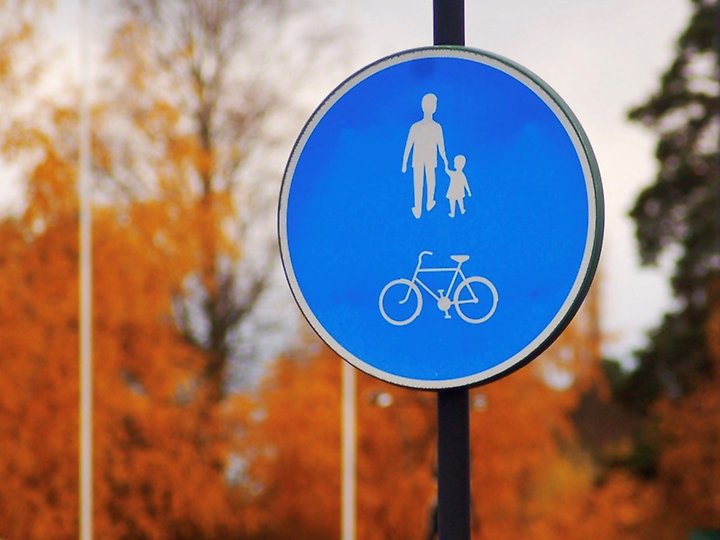 Skylt för cykel och gångtrafik