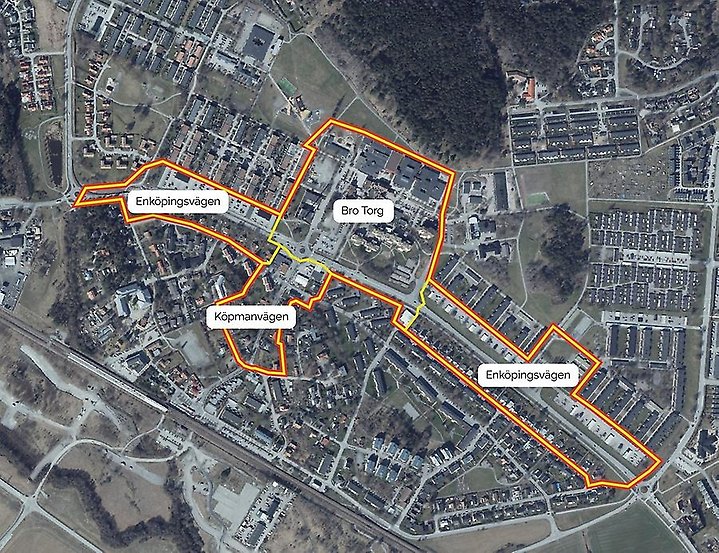 Flygbild med områdena för planprogram centrala Bro markeras med orangea linjer